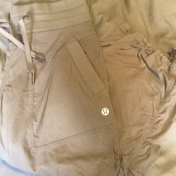 NWOT Lululemon Dance Studio Crops - Picture 3 of 8